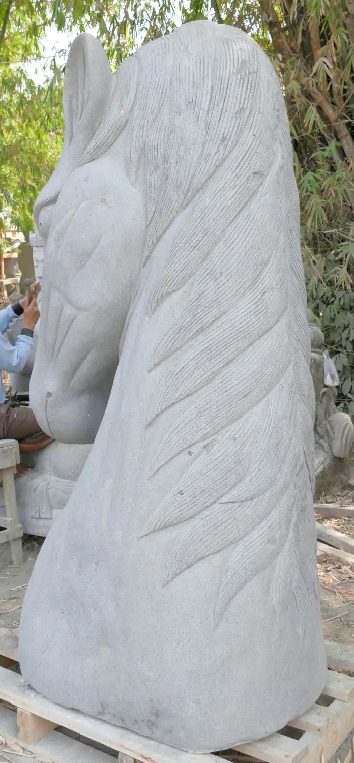  Product image 4 of the product “Head of a Horse made from Riverstone, looking down. 207cm Height. ”